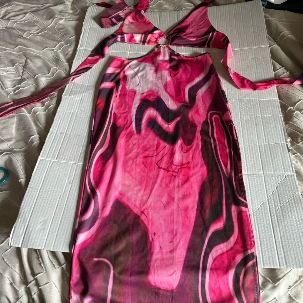Cut out backless pink swirl party dress size medium NWOT - Picture 4 of 7